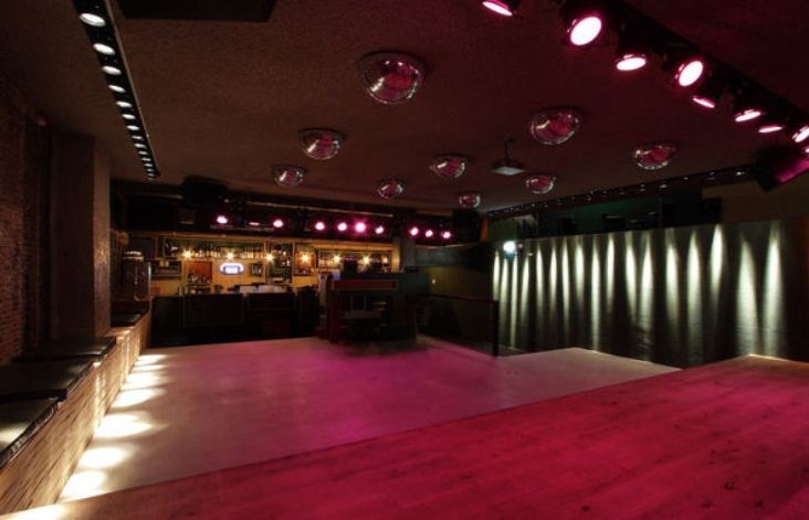 Interior da balada Club Up em Amsterdã